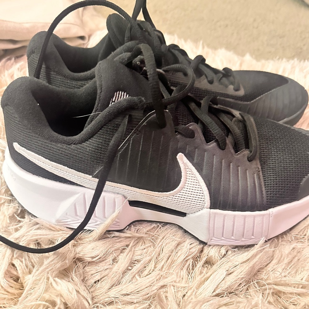 EUC Nike Black and Gray Sneakers